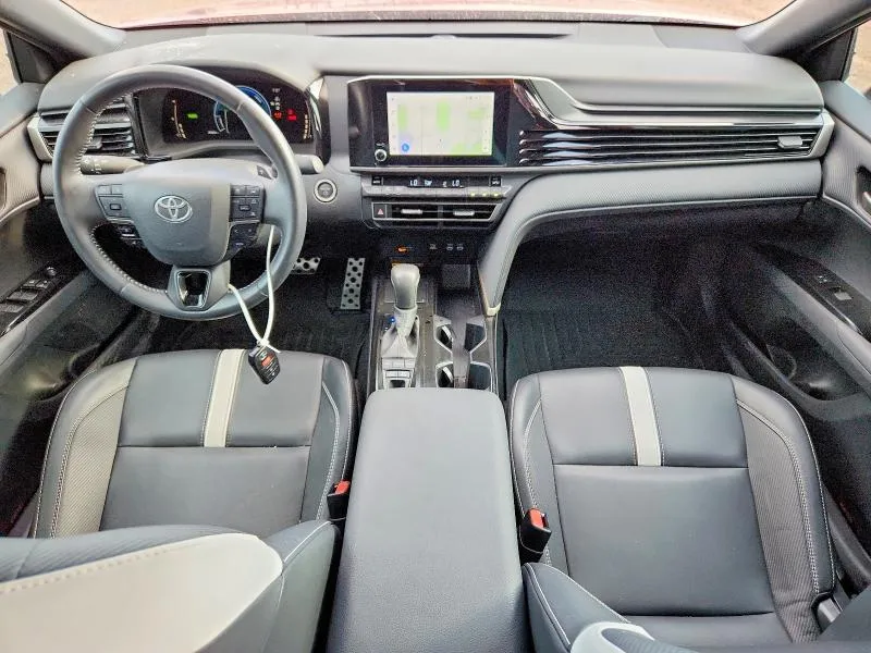 TOYOTA CAMRY SE 2025