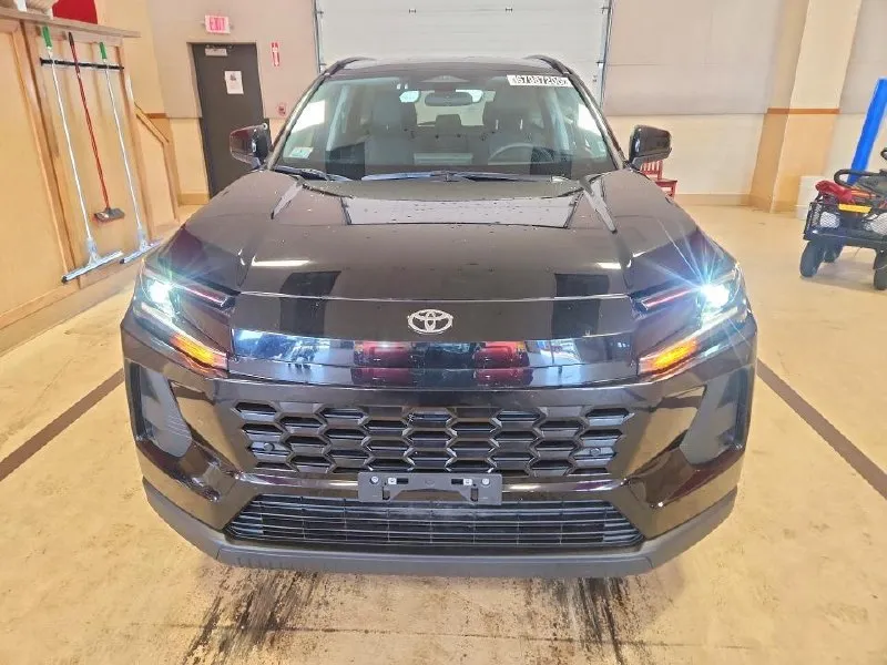 TOYOTA RAV4 XLE PREMIUM 2026
