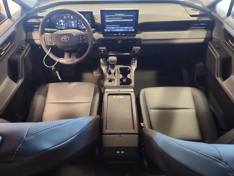 TOYOTA RAV4 XLE PREMIUM 2026
