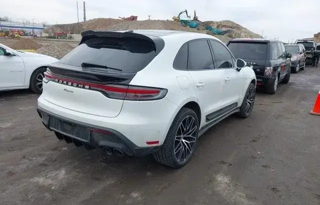 PORSCHE MACAN T 2024