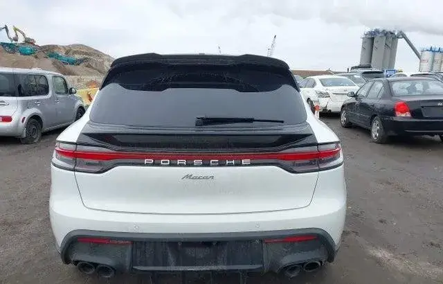 PORSCHE MACAN T 2024