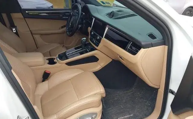 PORSCHE MACAN T 2024