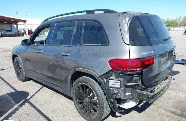 MERCEDES-BENZ GLB250 2023