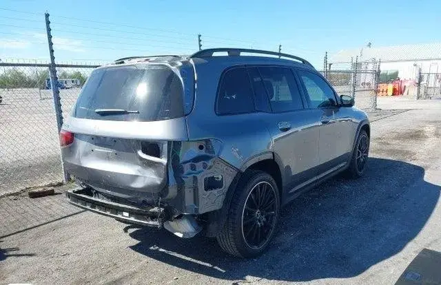 MERCEDES-BENZ GLB250 2023