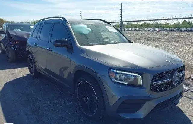 MERCEDES-BENZ GLB250 2023