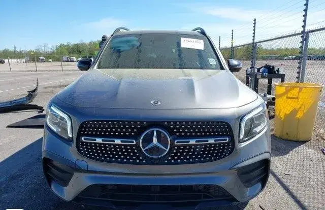 MERCEDES-BENZ GLB250 2023
