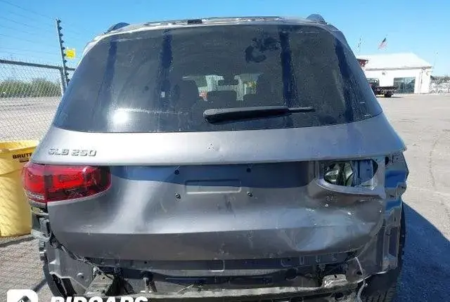 MERCEDES-BENZ GLB250 2023