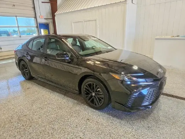 TOYOTA CAMRY SE 2026