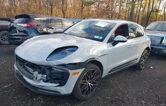 PORSCHE MACAN T 2024