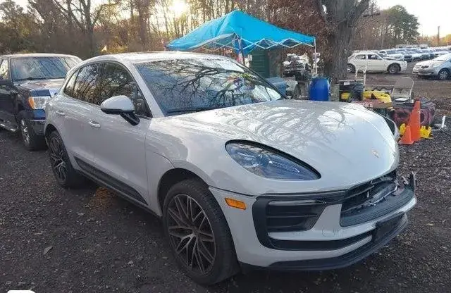 PORSCHE MACAN T 2024