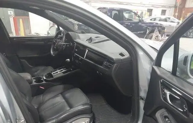 PORSCHE MACAN T 2023