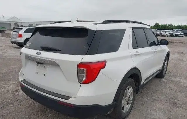 FORD EXPLORER XLT 2023