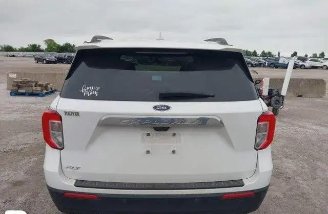 FORD EXPLORER XLT 2023