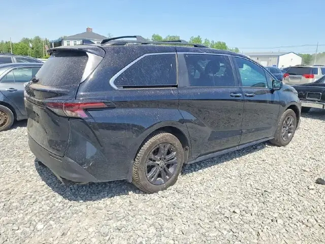 TOYOTA SIENNA WOODLAND EDITION 2024