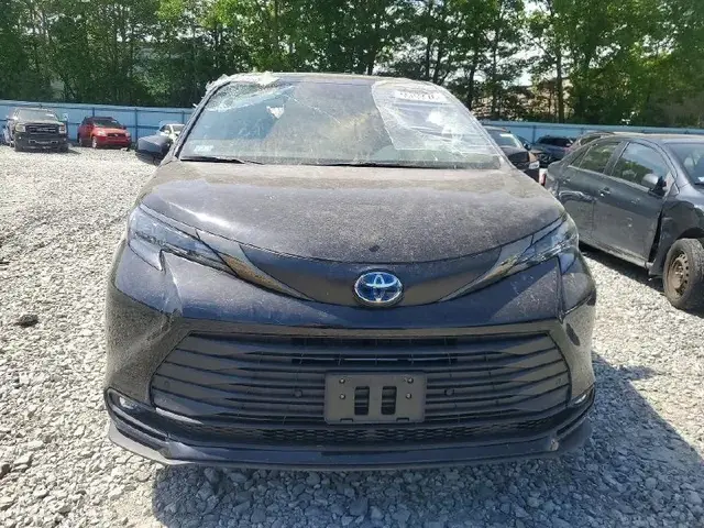 TOYOTA SIENNA WOODLAND EDITION 2024
