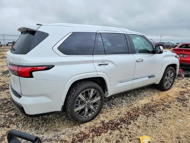 TOYOTA SEQUOIA 2023