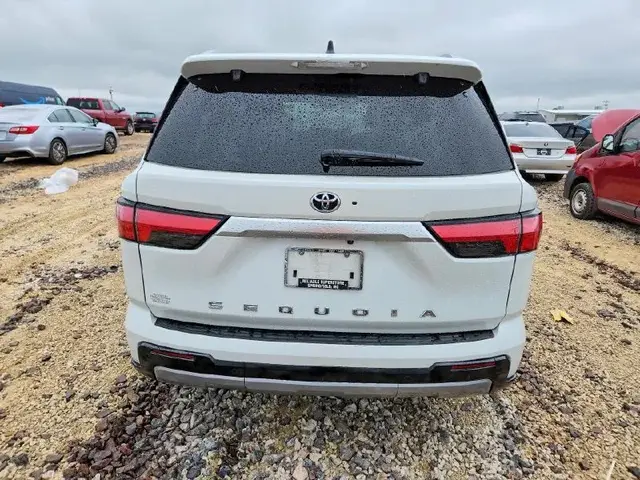 TOYOTA SEQUOIA 2023
