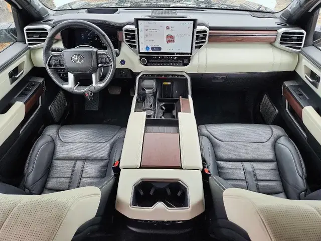 TOYOTA SEQUOIA 2023