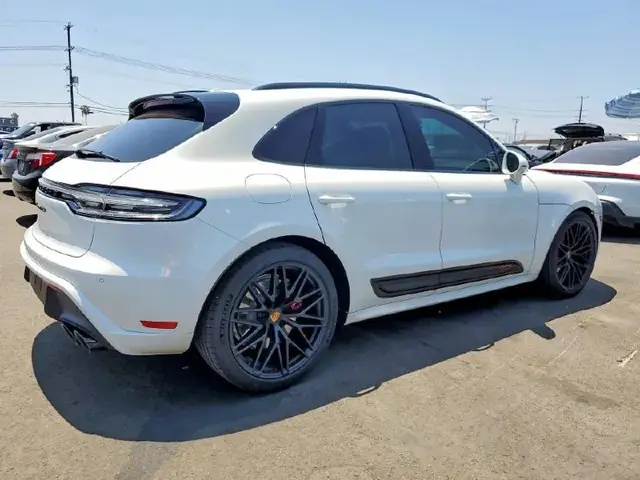 PORSCHE MACAN GTS 2023