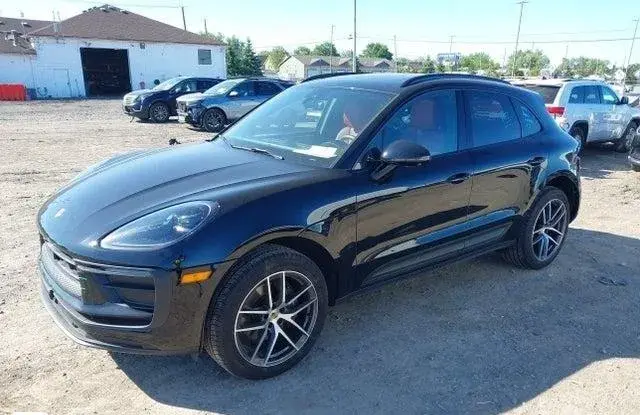 PORSCHE MACAN T 2025