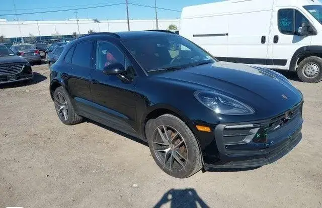 PORSCHE MACAN T 2025