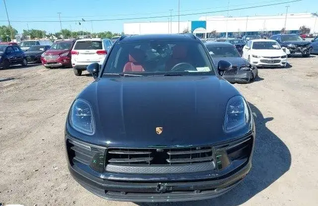 PORSCHE MACAN T 2025