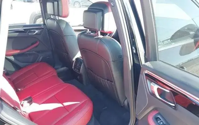 PORSCHE MACAN T 2025