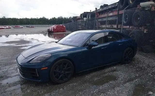 PORSCHE PANAMERA 4 2024