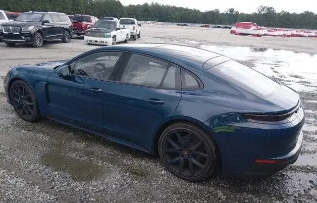 PORSCHE PANAMERA 4 2024