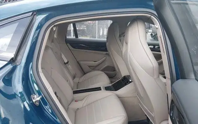 PORSCHE PANAMERA 4 2024