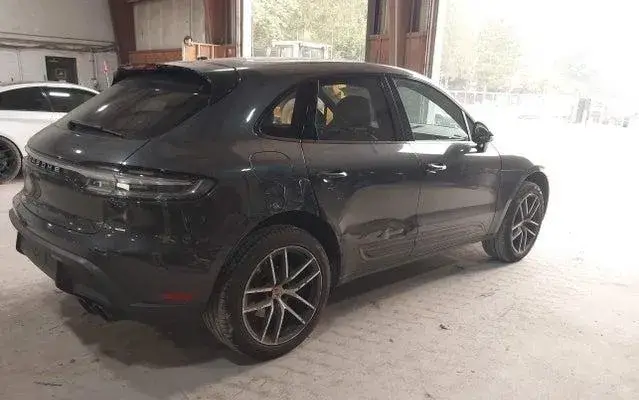 PORSCHE MACAN T 2025