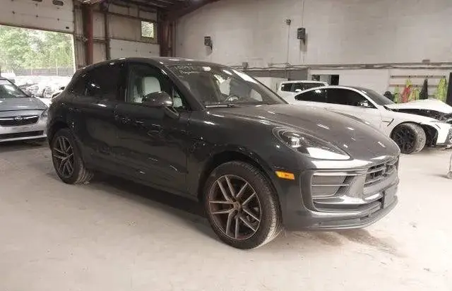 PORSCHE MACAN T 2025
