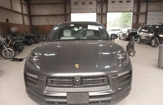 PORSCHE MACAN T 2025