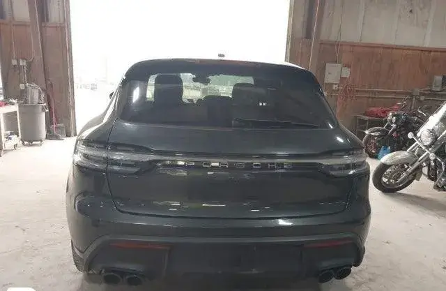 PORSCHE MACAN T 2025