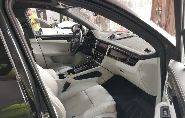 PORSCHE MACAN T 2025