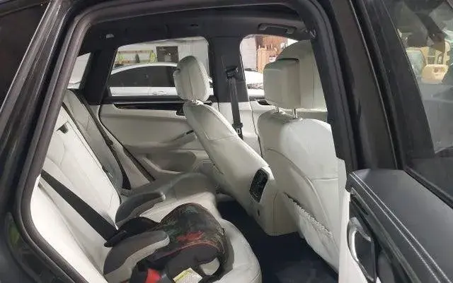 PORSCHE MACAN T 2025