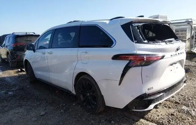 TOYOTA SIENNA XSE 2023