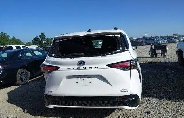 TOYOTA SIENNA XSE 2023
