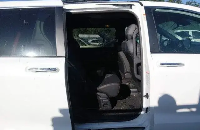 TOYOTA SIENNA XSE 2023