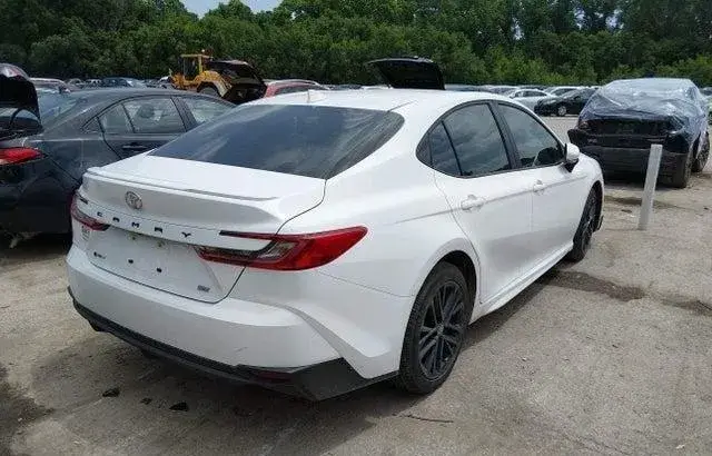 TOYOTA CAMRY SE 2026
