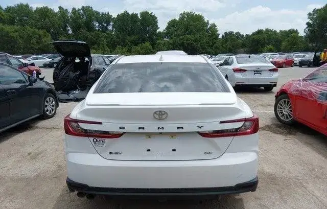 TOYOTA CAMRY SE 2026
