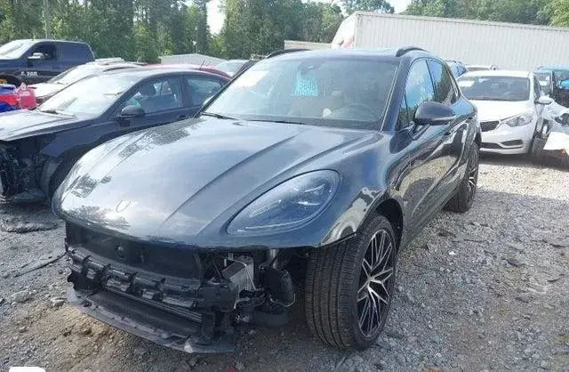 PORSCHE MACAN T 2024