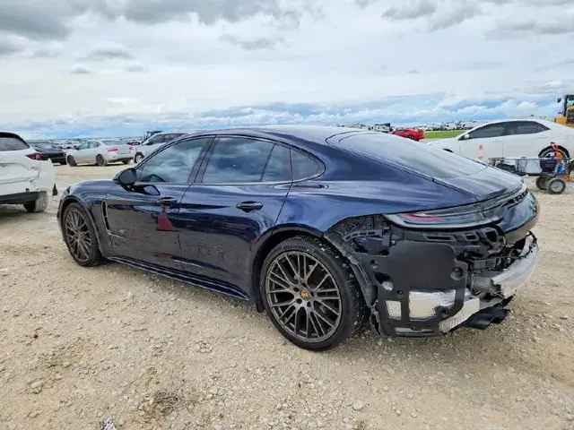 PORSCHE PANAMERA BASE 2022