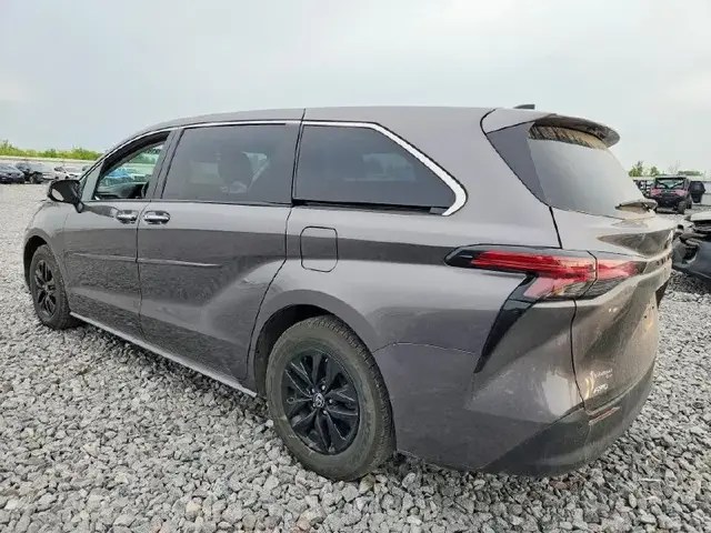 TOYOTA SIENNA XLE 2022
