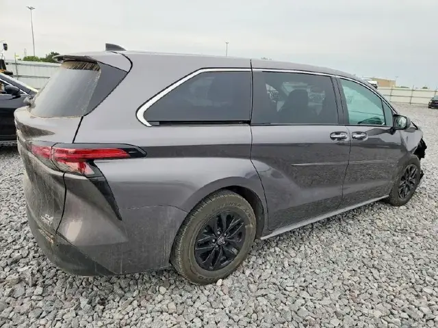 TOYOTA SIENNA XLE 2022