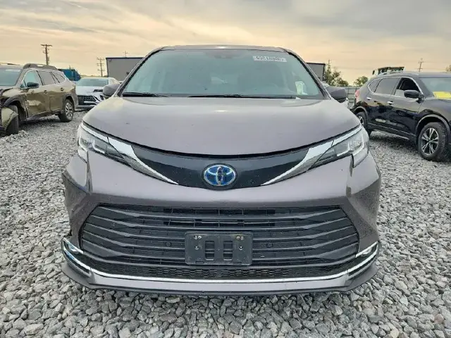 TOYOTA SIENNA XLE 2022