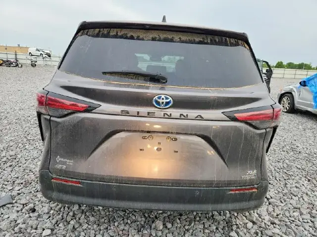 TOYOTA SIENNA XLE 2022