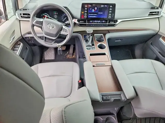TOYOTA SIENNA XLE 2022