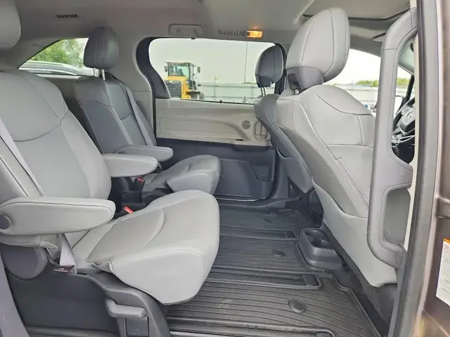 TOYOTA SIENNA XLE 2022
