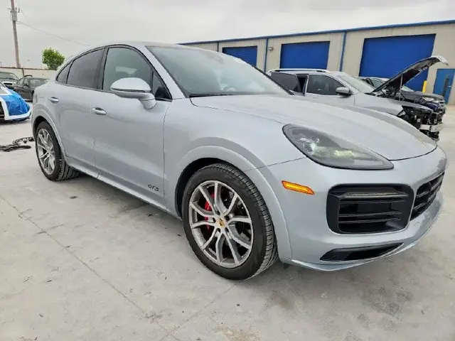PORSCHE CAYENNE GTS COUPE 2023